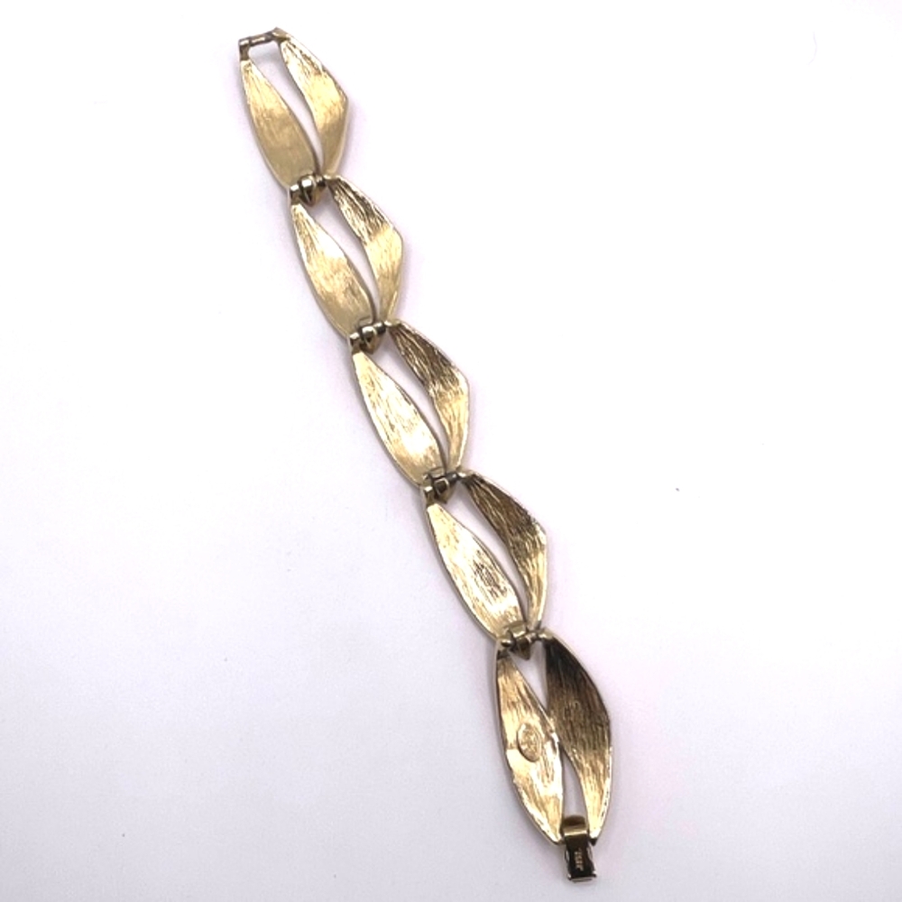 Trifari Signed Vintage Red Enamel Link Bracelet - Picture 7 of 13
